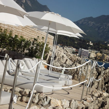 confortables-matelas-face-a-la-baie-de-menton-la-cigale-vista-beach