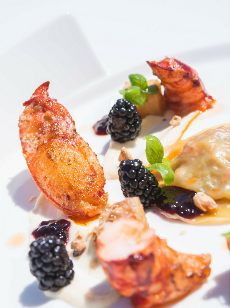 Homard-bleu-en-deux-facons-restaurant-lacigalevistabeach